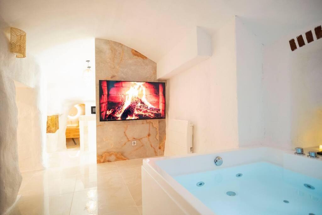 Le Temple D'Aphrodite, Appartement Avec Spa Vienne  Buitenkant foto