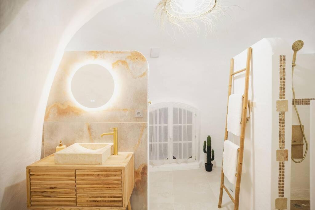 Le Temple D'Aphrodite, Appartement Avec Spa Vienne  Buitenkant foto
